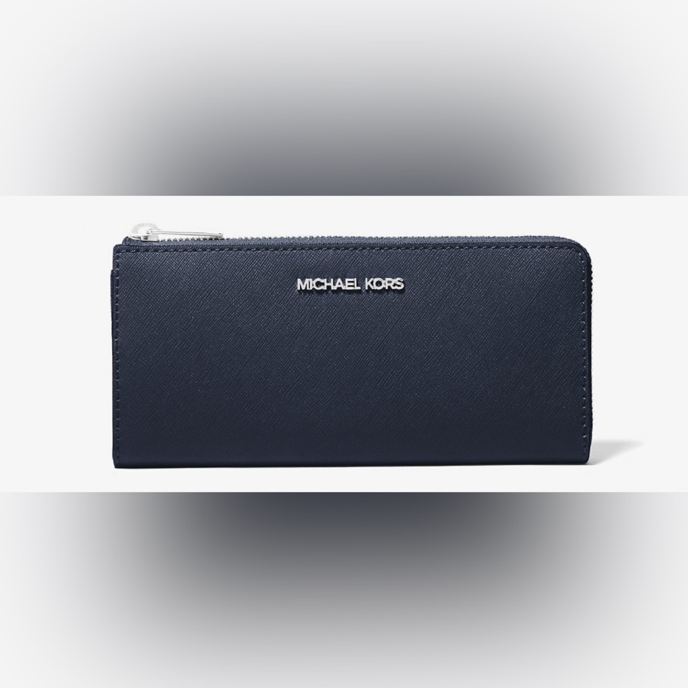 Brand new Michael Kors jet set quarter zip wallet